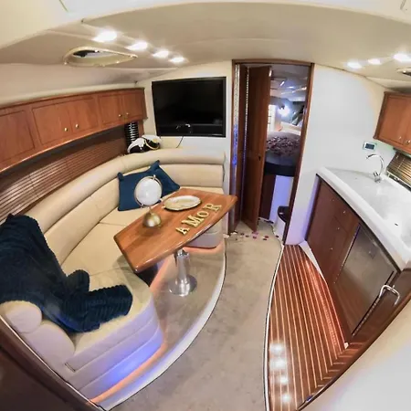 Watervliet Yacht Em Πλωτό κατάλυμα *