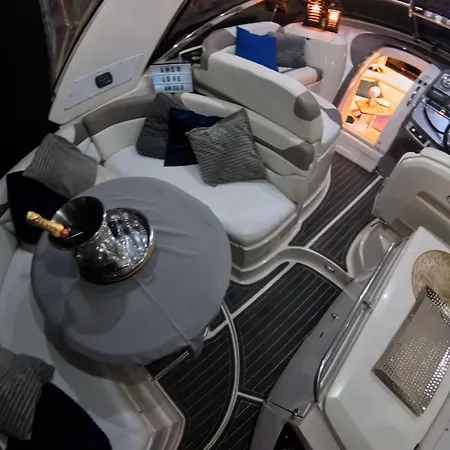 Botel Watervliet Yacht Em