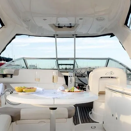 Watervliet Yacht Em Botel *